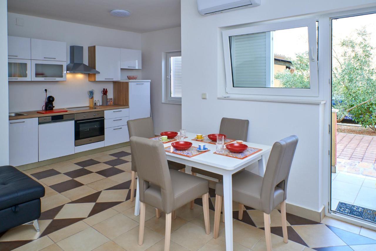 Cittanova Boutique Apartment Con Piscina Novigrad Istria Eksteriør billede